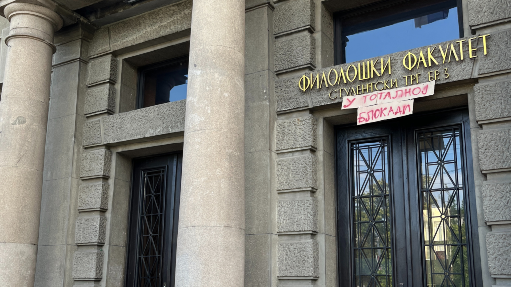 Studenti ispred Filološkog fakulteta
Izvor: Teodora ŠULJ/ZOOMER